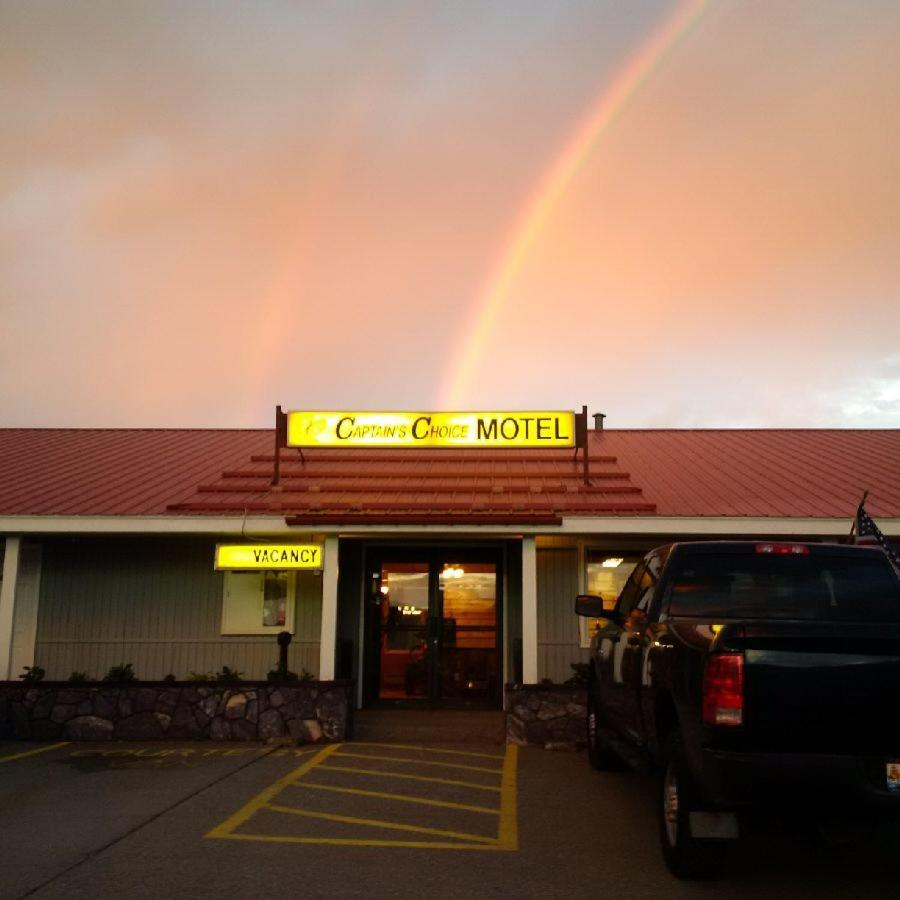 Captain'S Choice Motel Haines Exterior photo